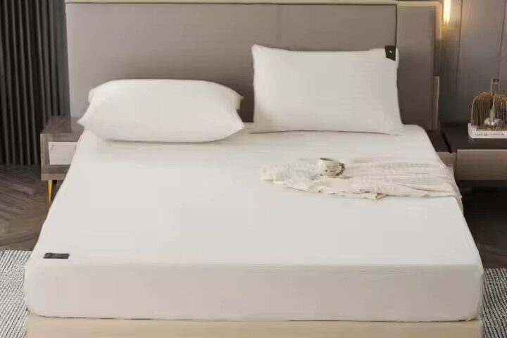 Luxury Breathable Fitted Sheet with Ultra Soft Finish (1) Ultra Soft Comfortable Fitted Sheet for King Size Bed