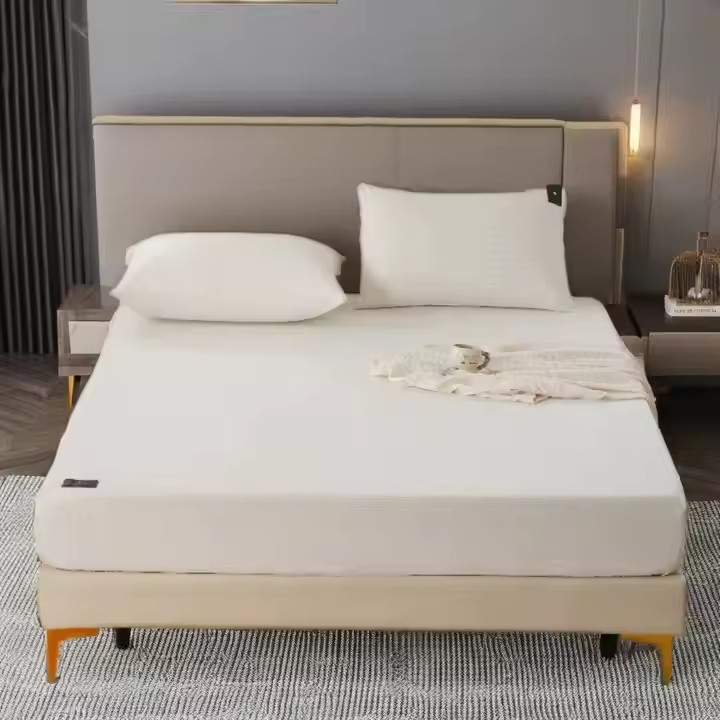 Luxury Breathable Fitted Sheet with Ultra Soft Finish (1) Ultra Soft Comfortable Fitted Sheet for King Size Bed