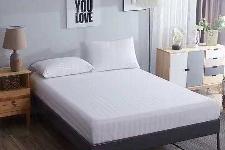 Luxury Breathable Fitted Sheet with Ultra Soft Finish (7) Ultra Soft Comfortable Fitted Sheet for King Size Bed