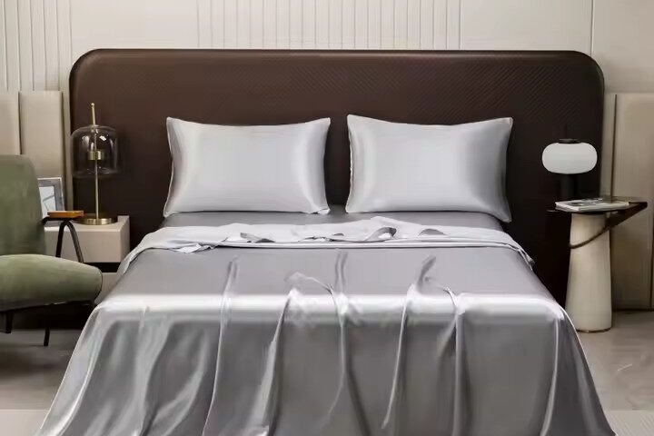 Soft satin bed linen in elegant custom design – European aesthetics (7) Custom European style satin bed sheets for wholesale