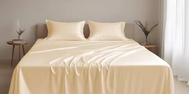 Breathable silky solid color satin bed sheet in elegant design