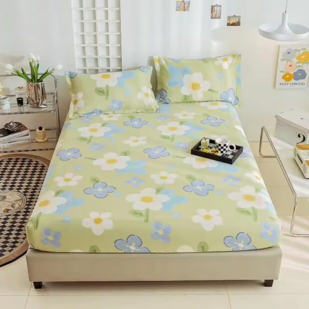 Soft 100% cotton printed fitted sheet with breathable texture