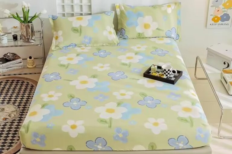 Soft 100% cotton printed fitted sheet with breathable texture