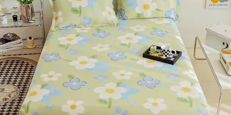 Soft 100% cotton printed fitted sheet with breathable texture