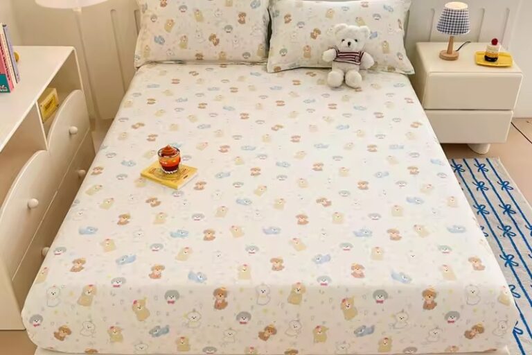 Adorable cotton printed fitted sheet with secure elastic edges