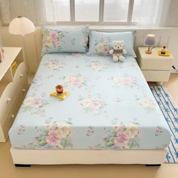 Adorable cotton printed fitted sheet with secure elastic edges