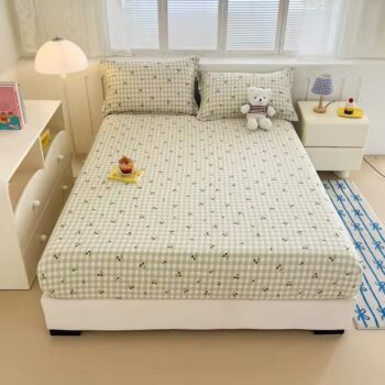 Adorable cotton printed fitted sheet with secure elastic edges