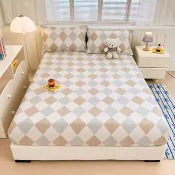 Adorable cotton printed fitted sheet with secure elastic edges