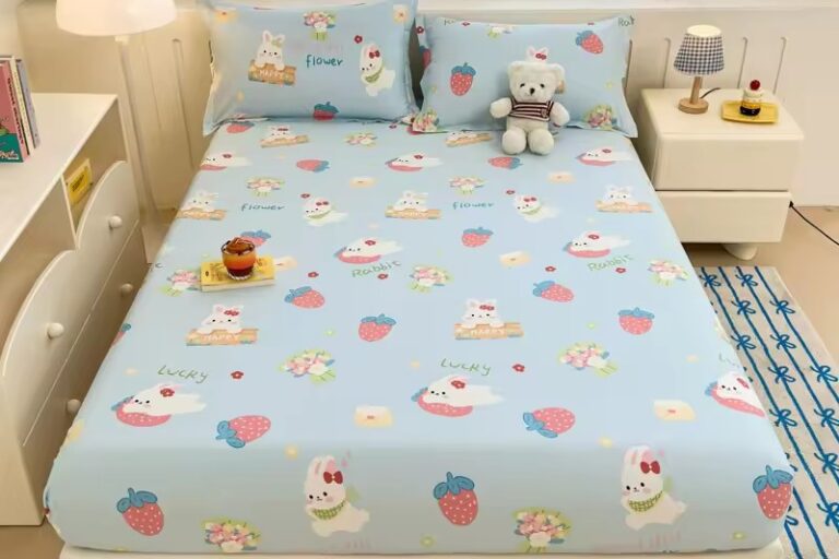Soft cotton fitted sheet with cute colorful printed patterns