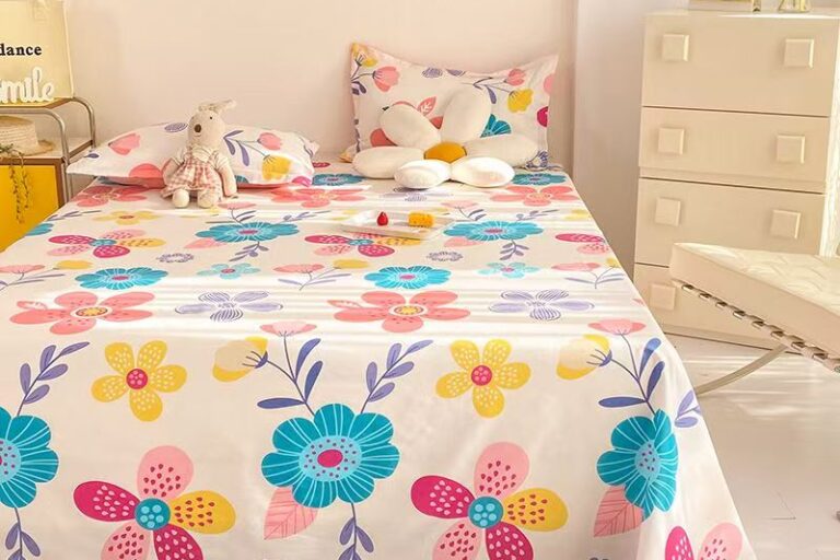 Cute Printed Single and Double Bed Sheet (2) Cute printed single and double-size bed sheet for home use