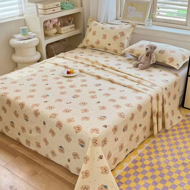 Cute soft dorm bed sheet designed for student bedding