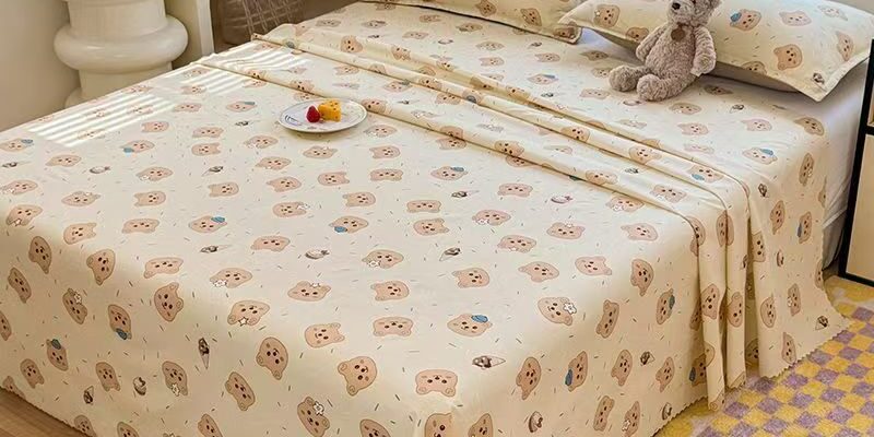 Cute soft dorm bed sheet designed for student bedding