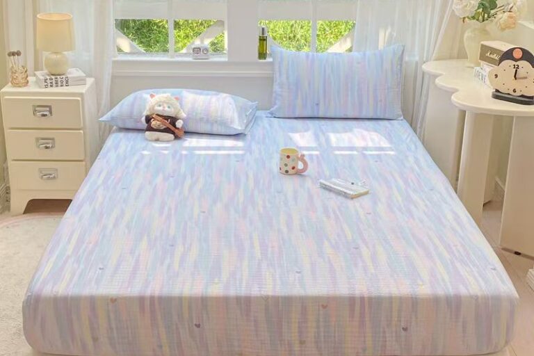 Soft breathable double-gauze single fitted sheet with elastic edges