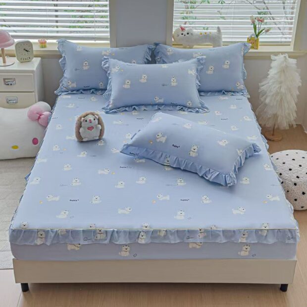 Washed cotton lace-trim fitted sheet in fresh minimalist style