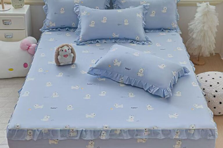 Fresh Style Washed Cotton Lace Fitted Sheet (7) Washed cotton lace-trim fitted sheet in fresh minimalist style