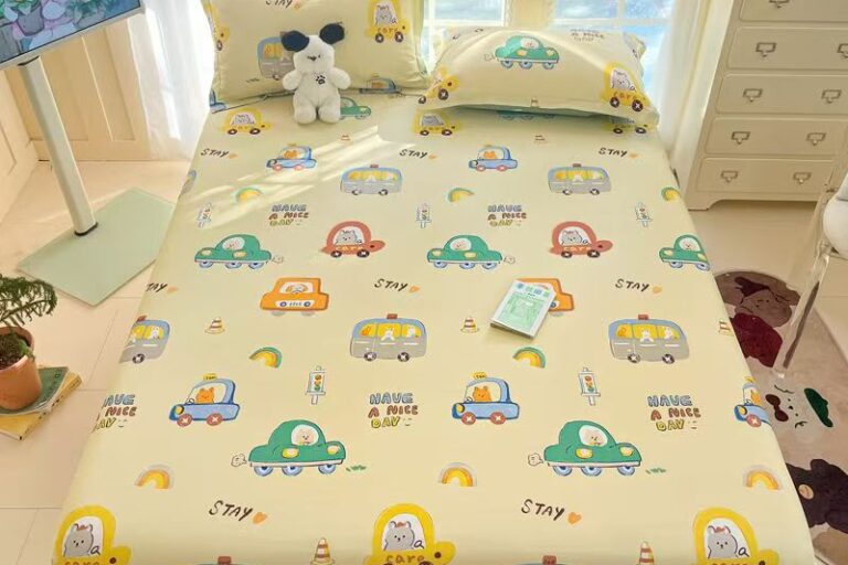 Full-cover cartoon kids fitted sheet with colorful playful prints