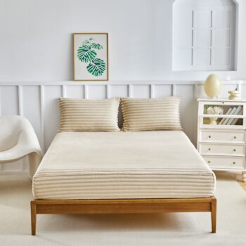 High-quality elastic fitted sheet with flexible multi-size fit