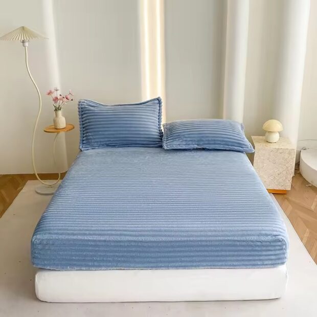 High-quality elastic fitted sheet with flexible multi-size fit