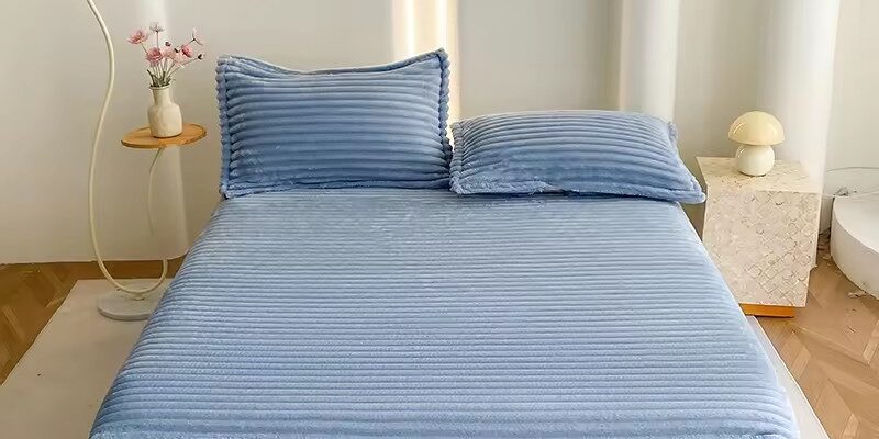 High-quality elastic fitted sheet with flexible multi-size fit