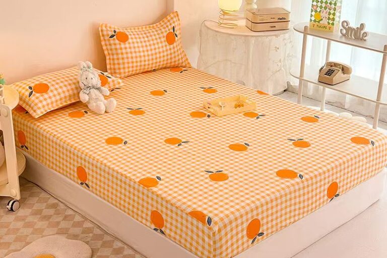 Stylish soft washed cotton fitted sheet with clean design