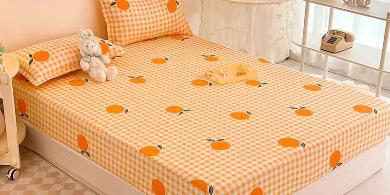 Stylish soft washed cotton fitted sheet with clean design