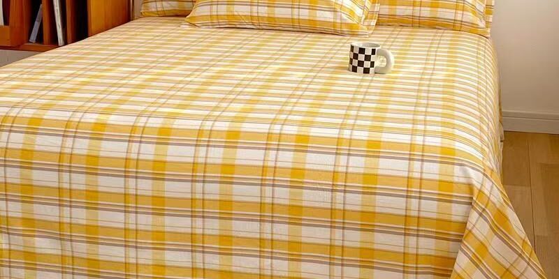 Soft minimalist cotton plaid bed sheet in breathable fabric
