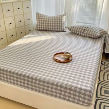Minimalist striped and checked fitted sheet with fresh soft style