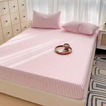 Minimalist striped and checked fitted sheet with fresh soft style