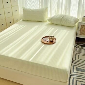 Minimalist striped and checked fitted sheet with fresh soft style