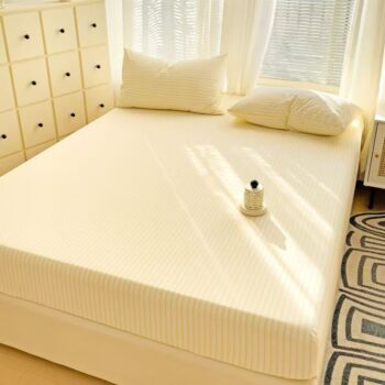 Minimalist striped and checked fitted sheet with fresh soft style