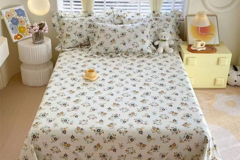 Pure Cotton Fresh Floral Printed Bed Sheet (5) Fresh-style pure cotton small floral printed bed sheet