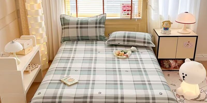 Soft pure cotton bed sheet for home use, breathable design