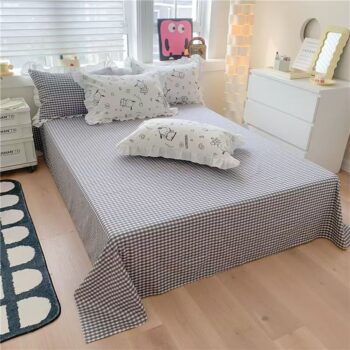 Minimalist pure cotton polka dot bed sheet with soft texture