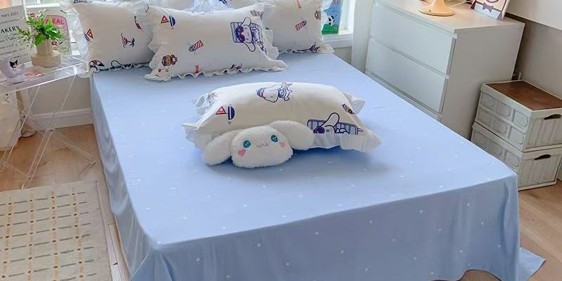 Minimalist pure cotton polka dot bed sheet with soft texture