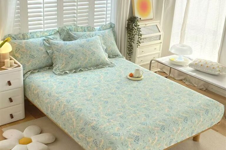 Pure cotton fitted sheet for single and double bed sizes