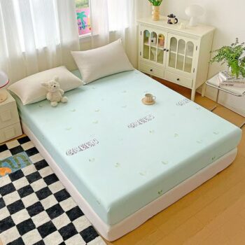 Soft cartoon printed fitted sheet for home bedroom use