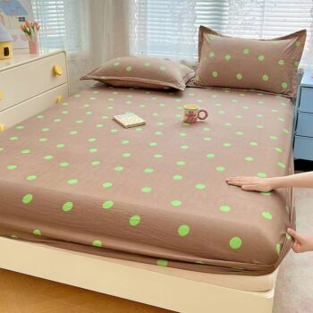 Soft breathable polka dot printed fitted sheet for home bedrooms