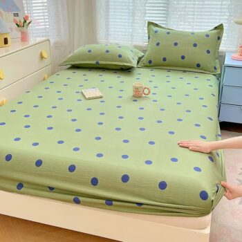 Soft breathable polka dot printed fitted sheet for home bedrooms