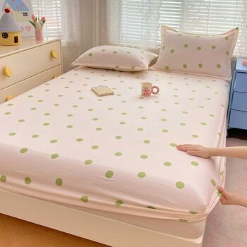 Soft breathable polka dot printed fitted sheet for home bedrooms