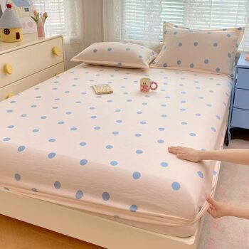 Soft breathable polka dot printed fitted sheet for home bedrooms