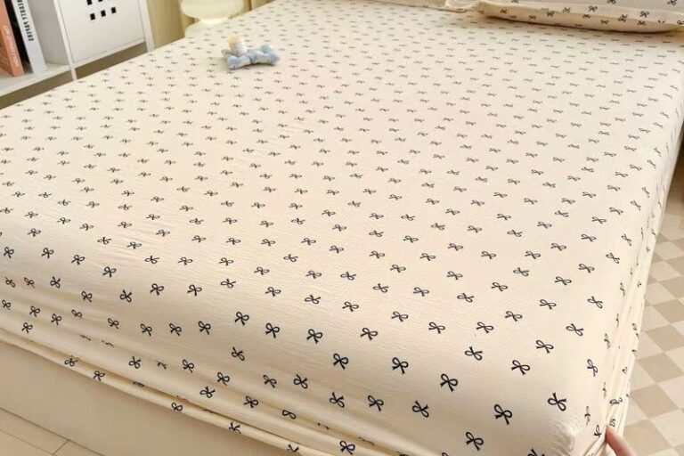 Thick non-slip cotton fitted sheet with secure elastic edges